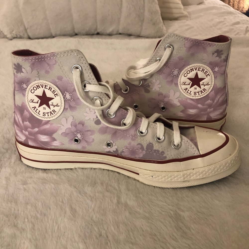 Women’s High Top Converse Chuck Taylor - Picture 3 of 7